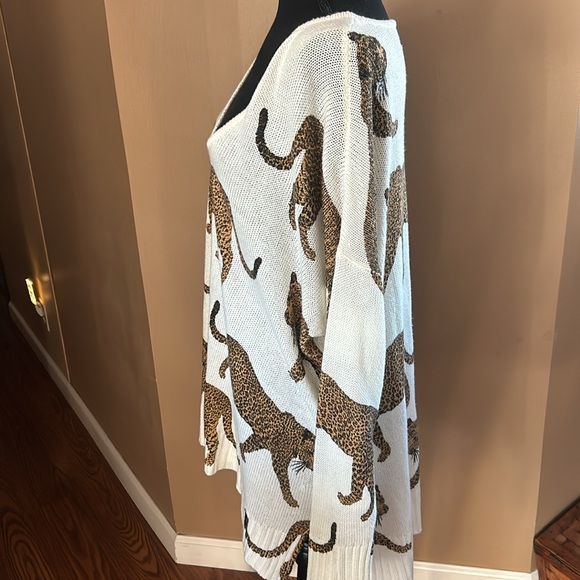 SHOW ME YOUR MUMU Oversized Hug Me Sweater Tossed Leopard Loose Knit V Neck L - Picture 5 of 10